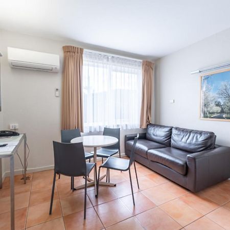 Forrest Hotel & Apartments Канбера Екстериор снимка